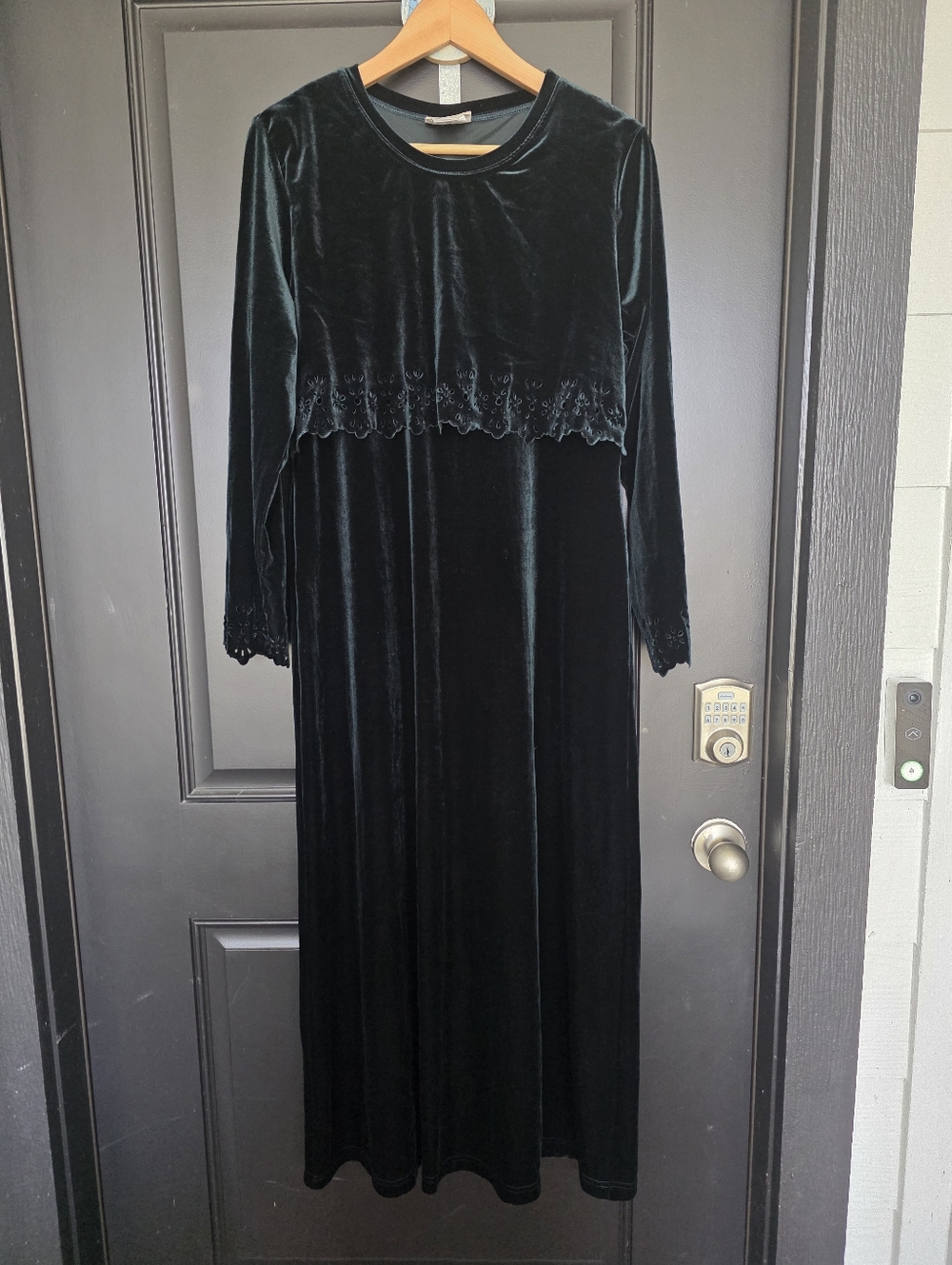 Coldwater Creek Black Velvet Maxi Dress Sz M Long Sleeve Eyelet Elegant Evening